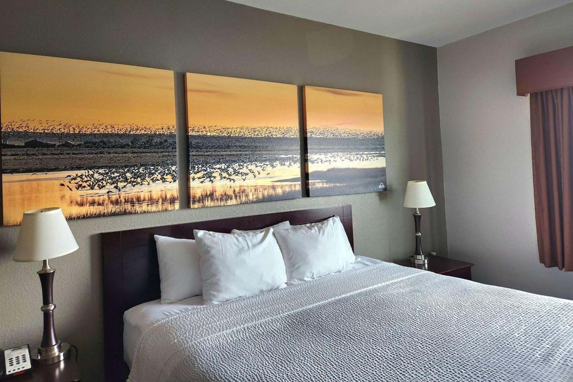 Days Inn by Wyndham Kemah Bagian luar foto